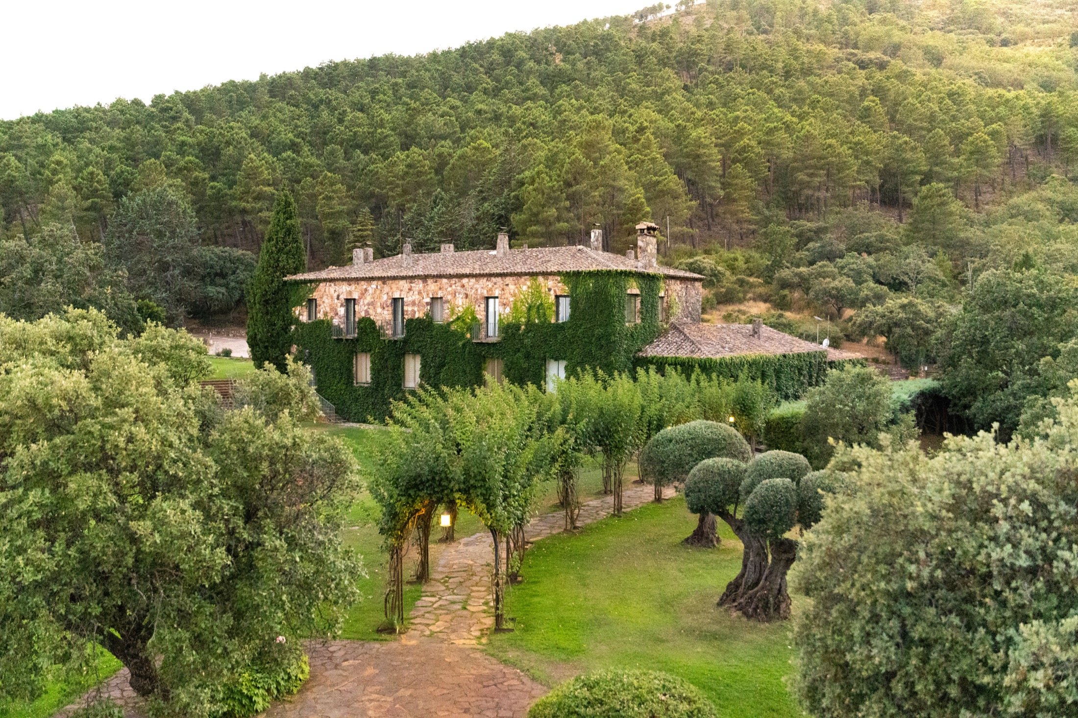 Vista aerea de la casa y jardines